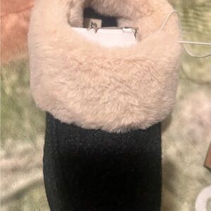 Dearforms total comfort Women's Dark Gray and Cream Fur-Lined Slippers